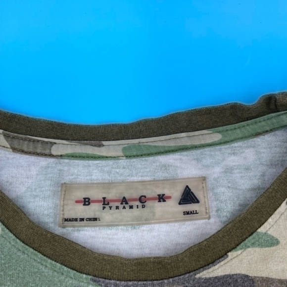 VTG Black Pyramid Graphic Camo Tee - Picture 4 of 5